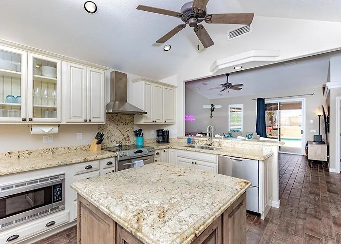 Dom wakacyjny Vacation Pool W Separate Casita & Game Room! *