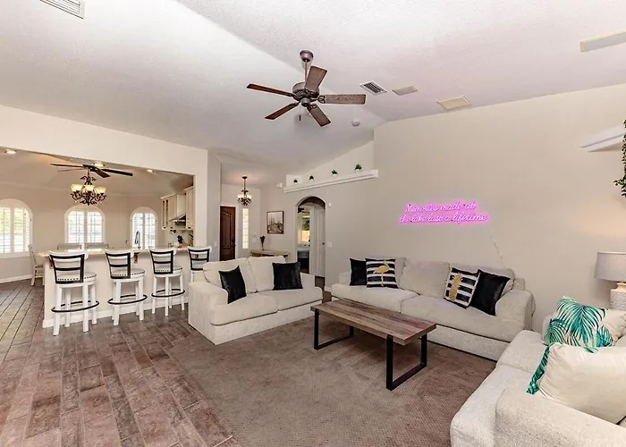 Dom wakacyjny Vacation Pool W Separate Casita & Game Room! *