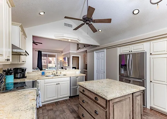 Dom wakacyjny Vacation Pool W Separate Casita & Game Room!